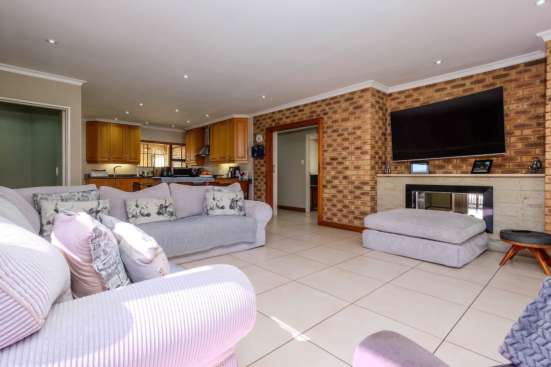 Maison à Hurlingham, Sandhurst, Gauteng 3 - 18670100