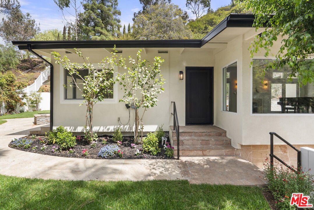 Los Angeles, California, United States 2 - 18664355