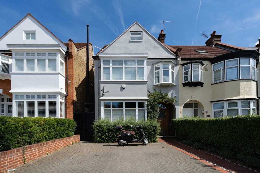 House in Brondesbury Park, Brent, England 1 - 18668837