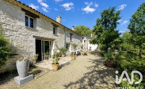House in Plaisance, Nouvelle-Aquitaine, France 1