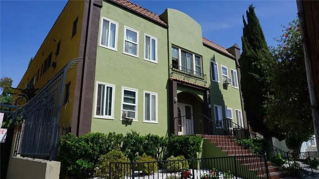 Los Angeles, California, United States 1 - 18666217