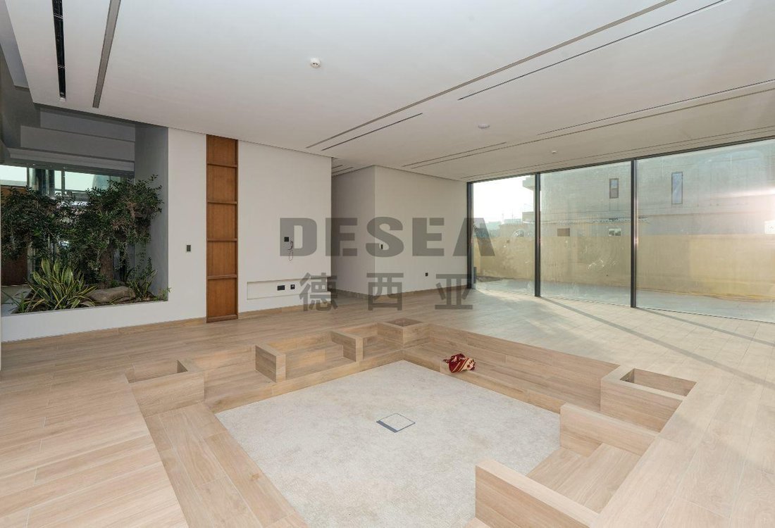 Villa in Hadaeq Sheikh Mohammed Bin Rashid, Dubai, United Arab Emirates 2 - 18659910