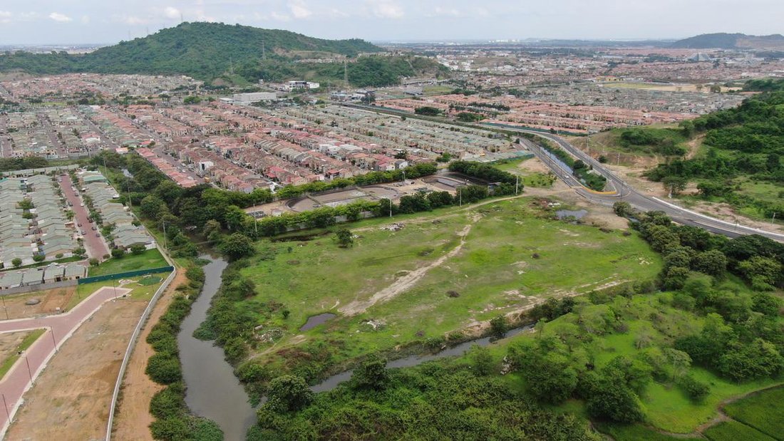 Land in Guayaquil, Guayas, Ecuador 1 - 18660432