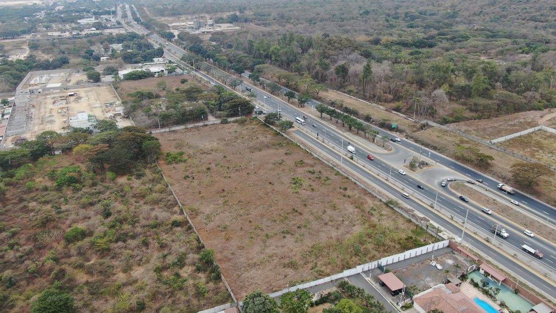 Land in Guayaquil, Guayas, Ecuador 1 - 18660413