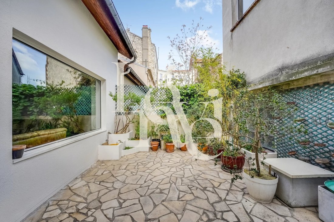 House in Les Lilas, Ile-de-France, France 2 - 18659591