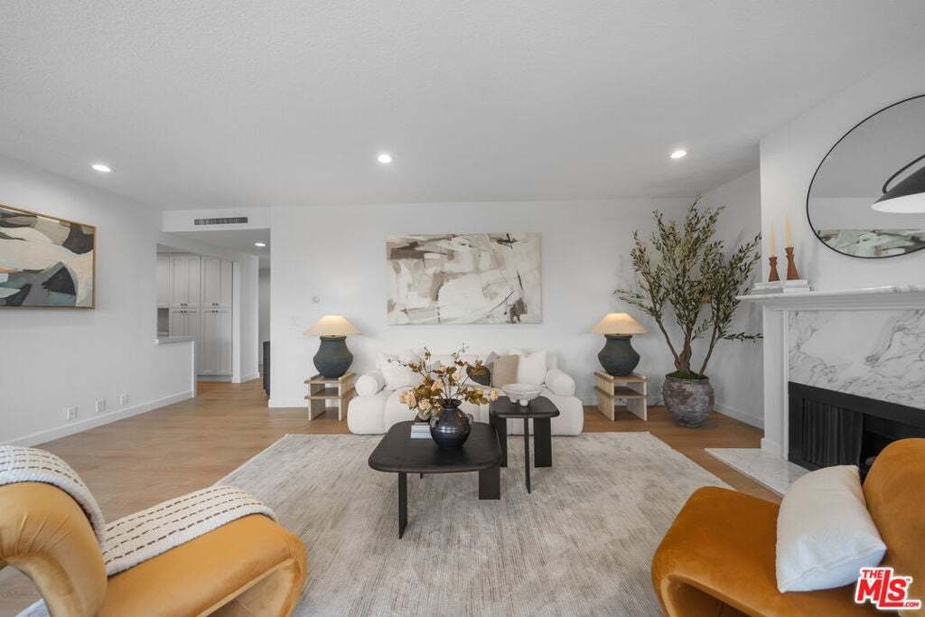 Condo in Los Angeles, California, United States 1 - 18665729