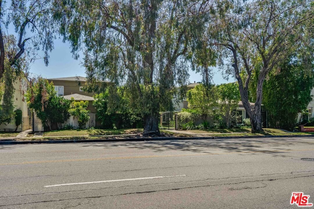 West Hollywood, California, United States 2 - 18666976