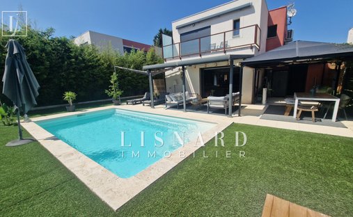 Villa in Centre, Vallauris, France 1