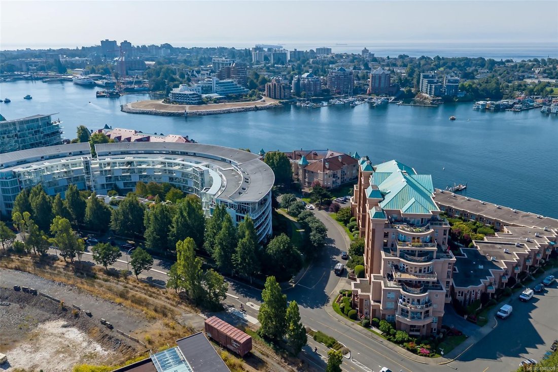 Townhouse in Victoria, British Columbia, Canada 4 - 18666535