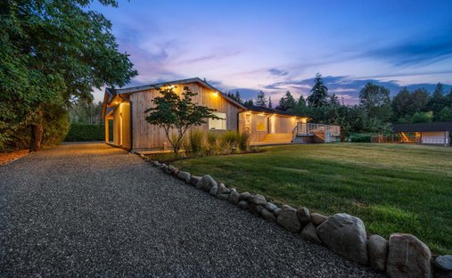 House in Courtenay, British Columbia, Canada 1