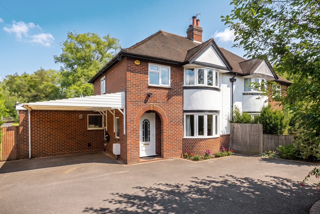 House in Dorking, England 1 - 18667706