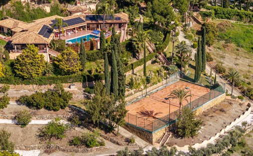 Castle in El Paraíso, Benahavis, Spain 1