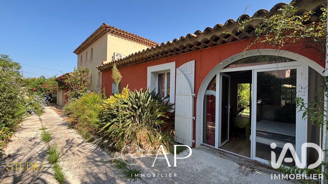 House in Hyeres, Provence-Alpes-Côte d'Azur, France 5 - 18671363