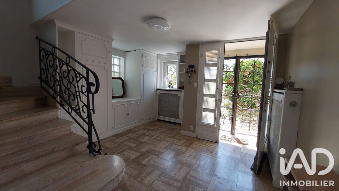 House in Le Mesnil-Saint-Denis, Ile-de-France, France 2 - 18668227