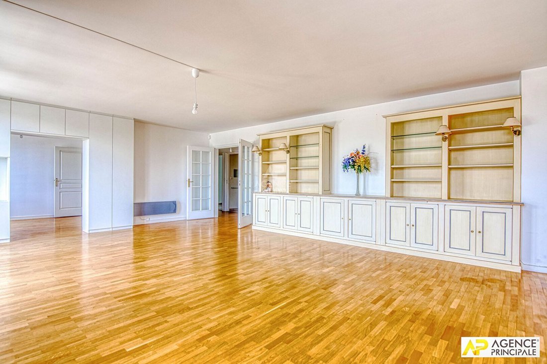 Apartment in Domaine National du Château, Versailles, France 3 - 18660031