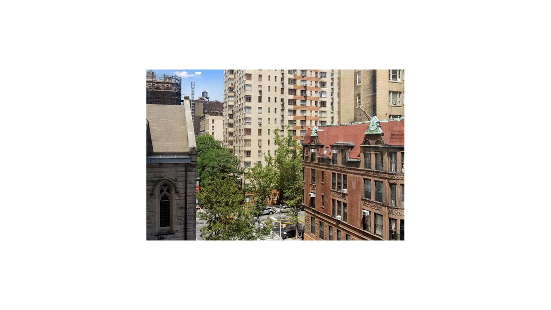 New York, New York, United States 3 - 18664358