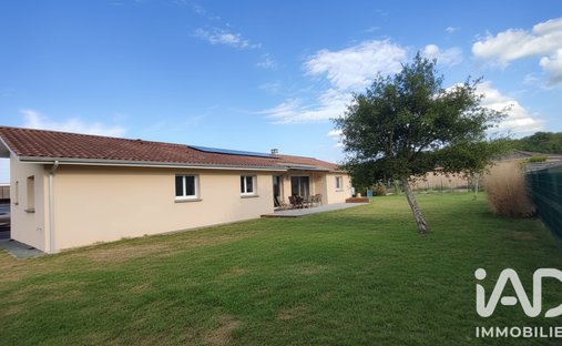 House in Saint-Selve, Nouvelle-Aquitaine, France 1