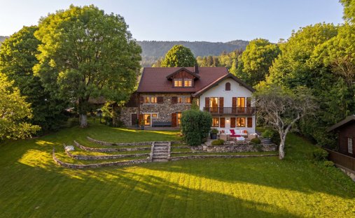House in Cranves-Sales, Auvergne-Rhône-Alpes, France 1
