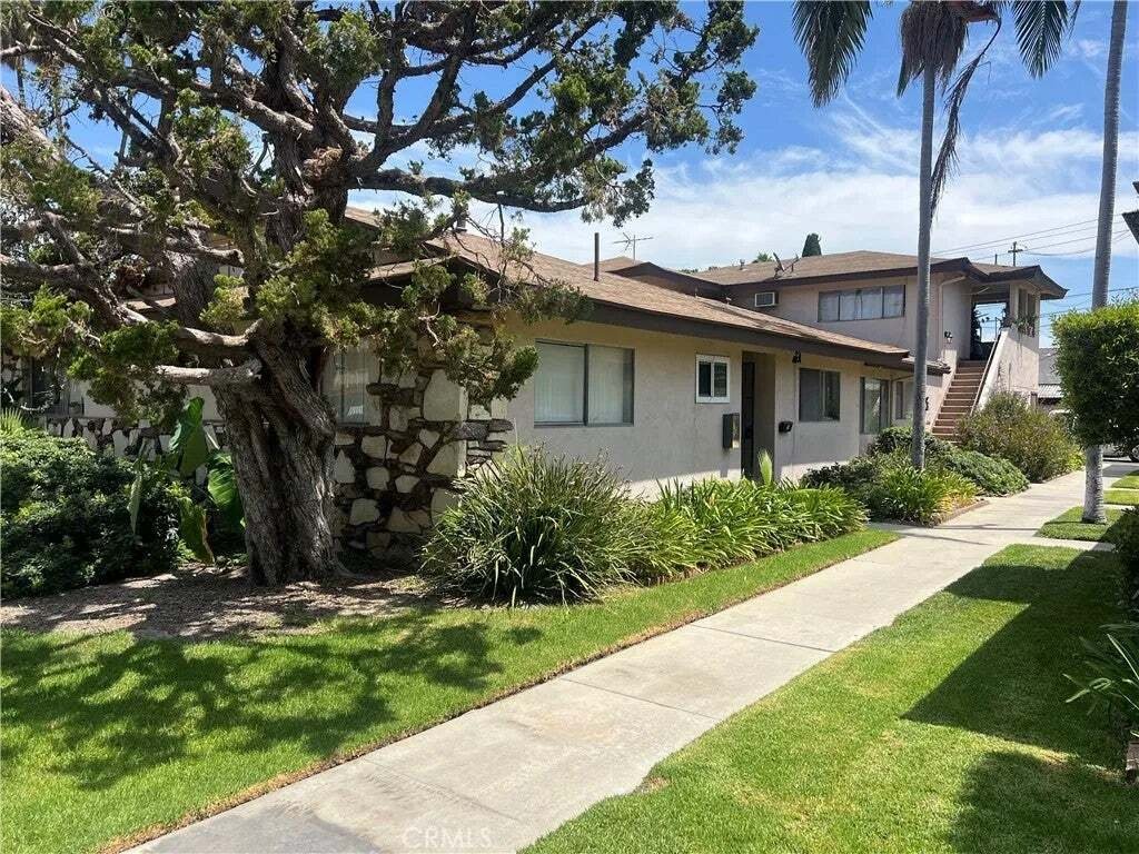 Orange, California, United States 1 - 18667960