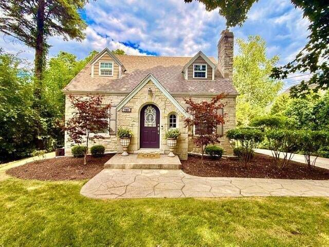 House in Elm Grove, Wisconsin, United States 1 - 18477825