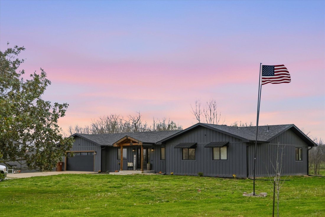 House in Clever, Missouri, United States 2 - 18667904