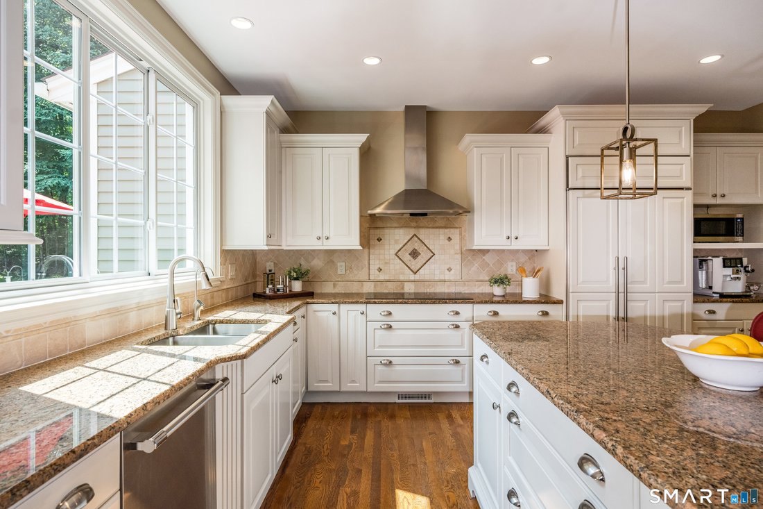 House in Avon, Connecticut, United States 4 - 18666497