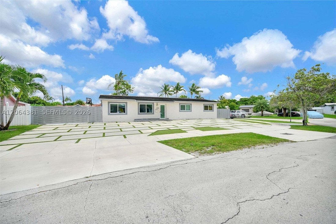 House in Hialeah, Florida, United States 3 - 18667701