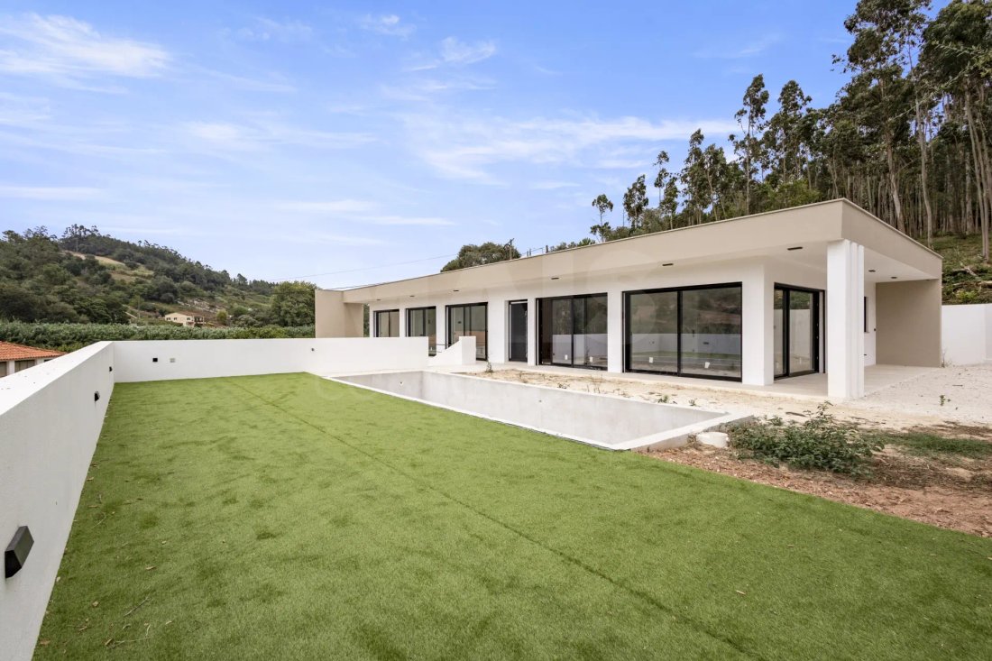 Villa in Alvorninha, Leiria District, Portugal 1 - 18670952
