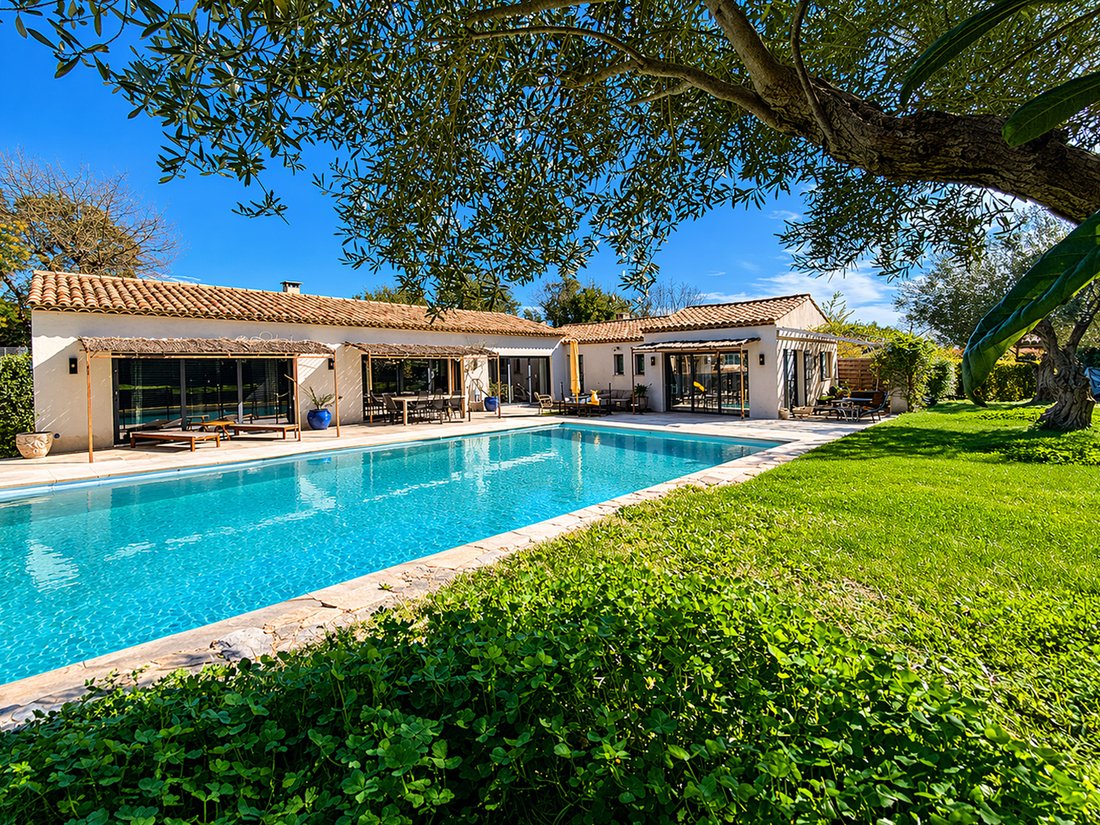 House in Grimaud, Provence-Alpes-Côte d'Azur, France 1 - 18660453
