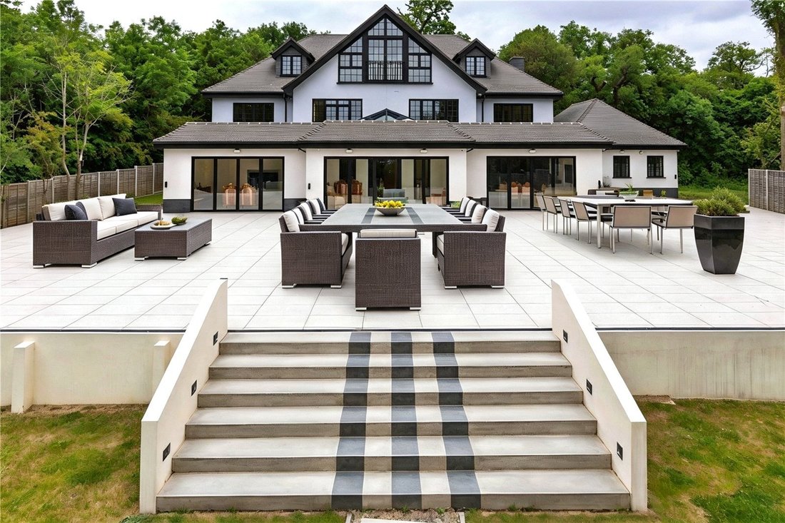 House in Elstree (Elstree and Borehamwood), Elstree, England 4 - 16940071