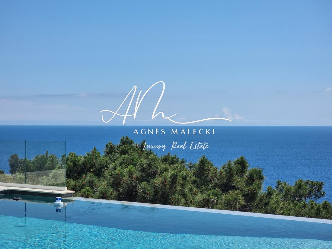 Estate in Rayol-Canadel-sur-Mer, Provence-Alpes-Côte d'Azur, France 2 - 15782533