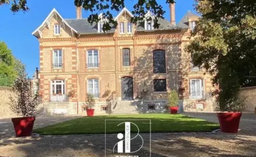 House in Fontainebleau, Ile-de-France, France 1
