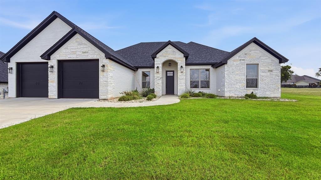 House in Granbury, Texas, United States 1 - 18670763