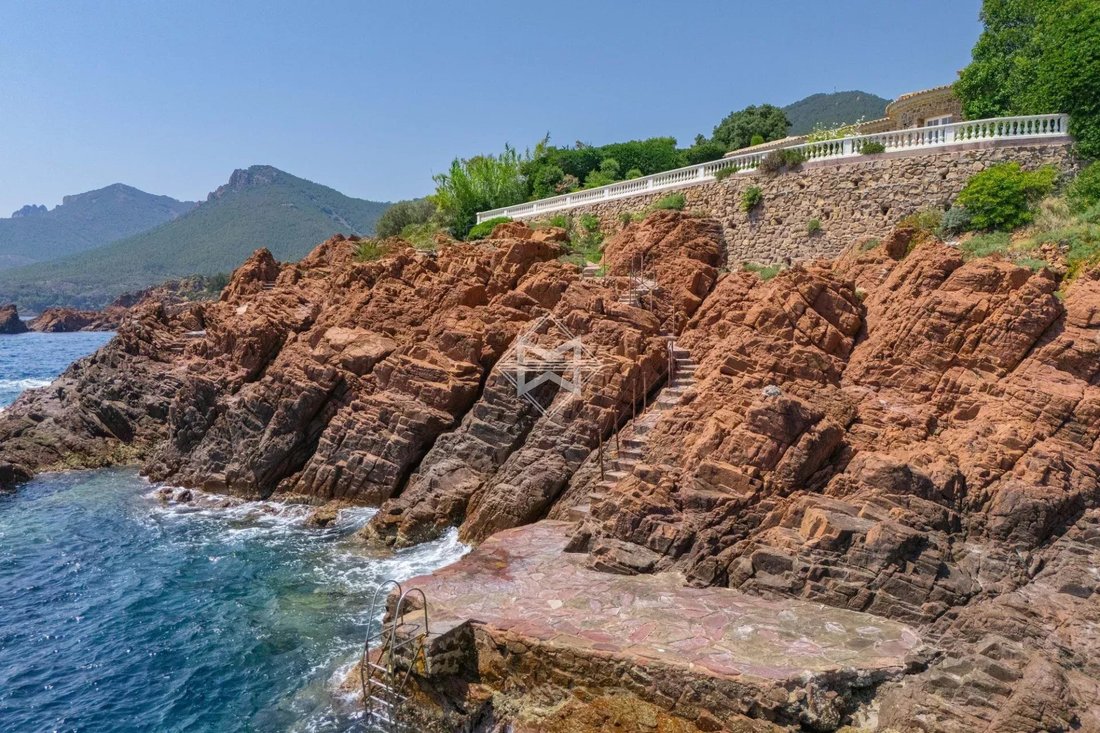 Villa in Théoule-sur-Mer, Provence-Alpes-Côte d'Azur, France 2 - 18661106