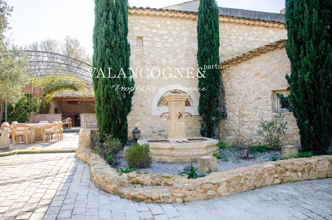 Country House in Eygalières, Provence-Alpes-Côte d'Azur, France 3 - 18559809