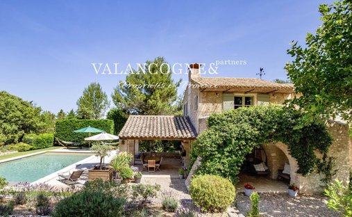Country House in Eygalières, Provence-Alpes-Côte d'Azur, France 1