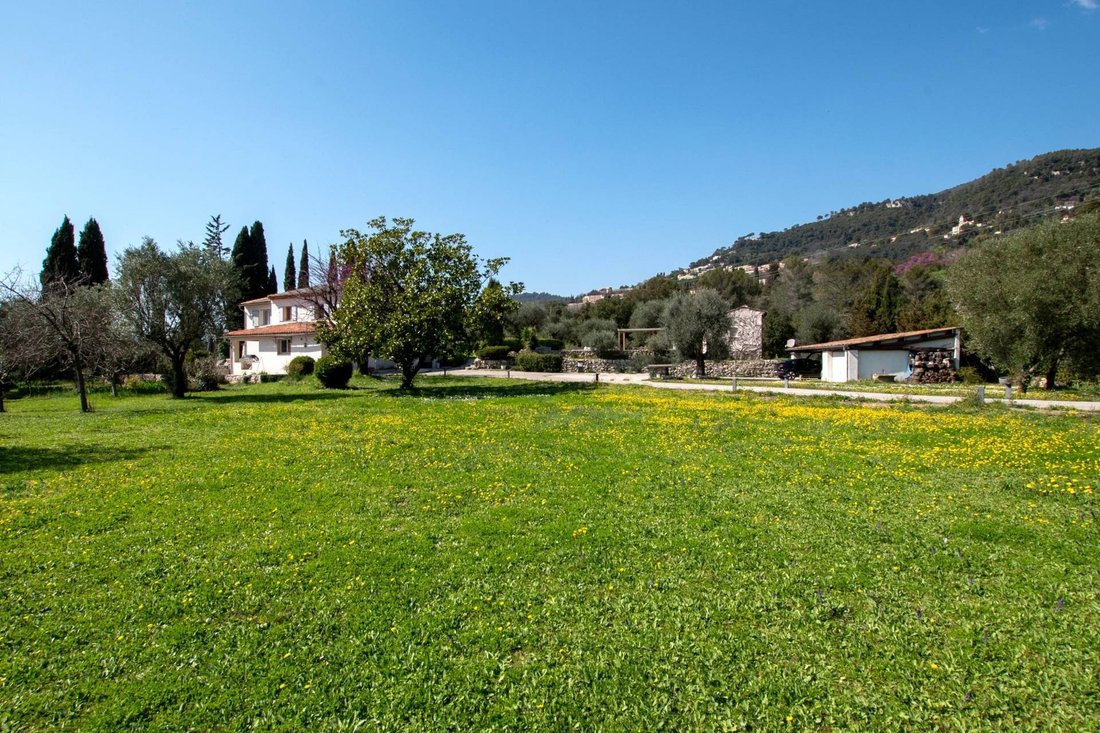 Villa in Châteauneuf-Grasse, Provence-Alpes-Côte d'Azur, France 2 - 17408052