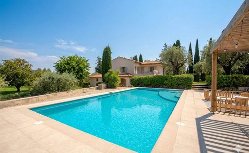 Villa in Châteauneuf-Grasse, Provence-Alpes-Côte d'Azur, France 1