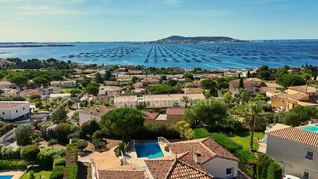 Villa in Bouzigues, Occitania, France 1 - 16745611