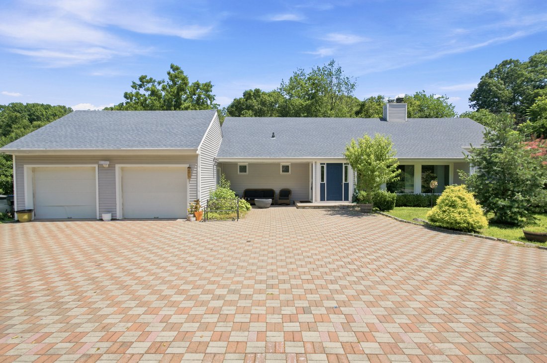 House in Stamford, Connecticut, United States 3 - 18660147