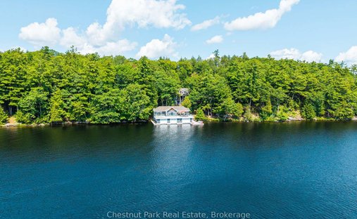 House in Muskoka Lakes, Ontario, Canada 1