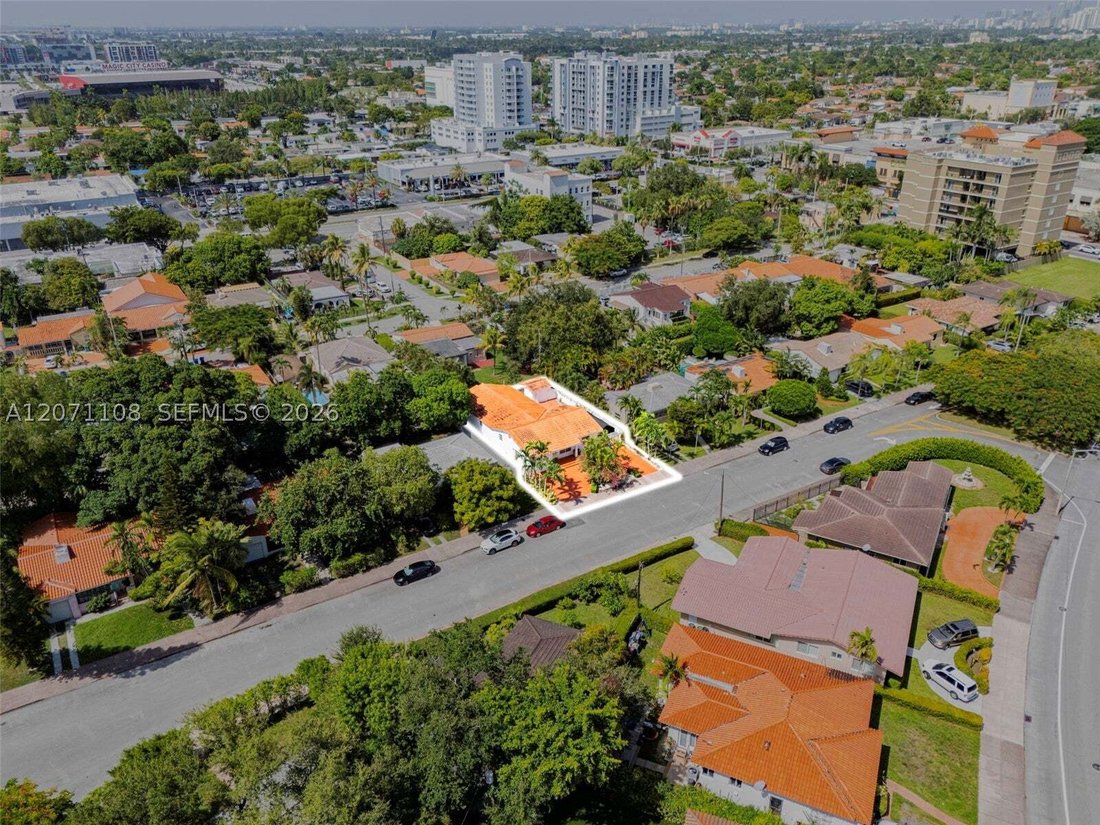 Maison à Coral Gables, Floride, États-Unis 4 - 18656582