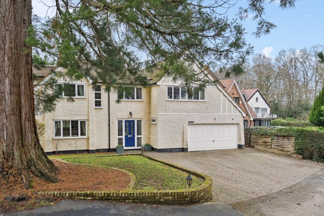 House in Farnham Royal, England 1 - 17947154