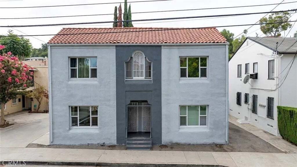 Glendale, California, United States 1 - 18666198
