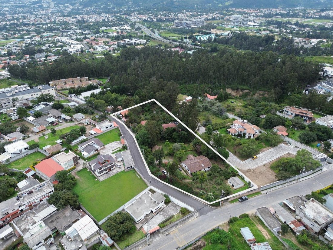 Land in Quito, Pichincha, Ecuador 1 - 18660451