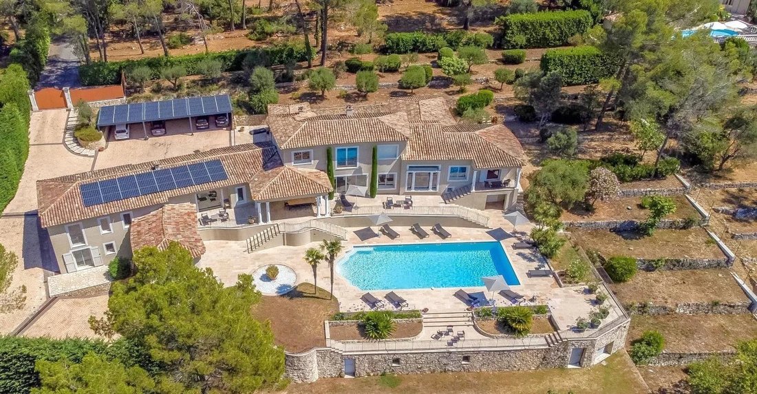 Villa in Le Rouret, Provence-Alpes-Côte d'Azur, France 2 - 18672594