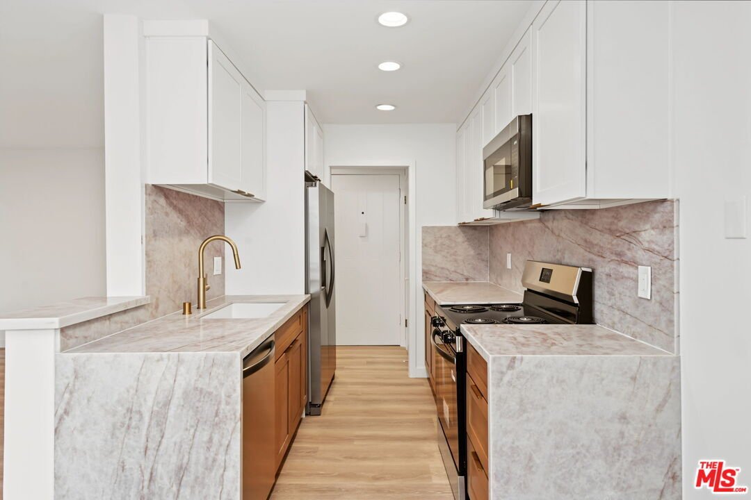 Los Angeles, California, United States 5 - 18664359