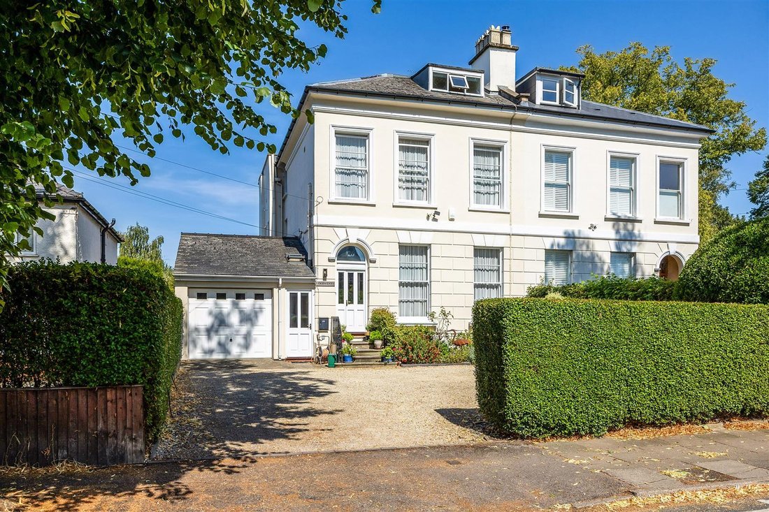 Villa in Hasbury, Cheltenham, England 1 - 18661991