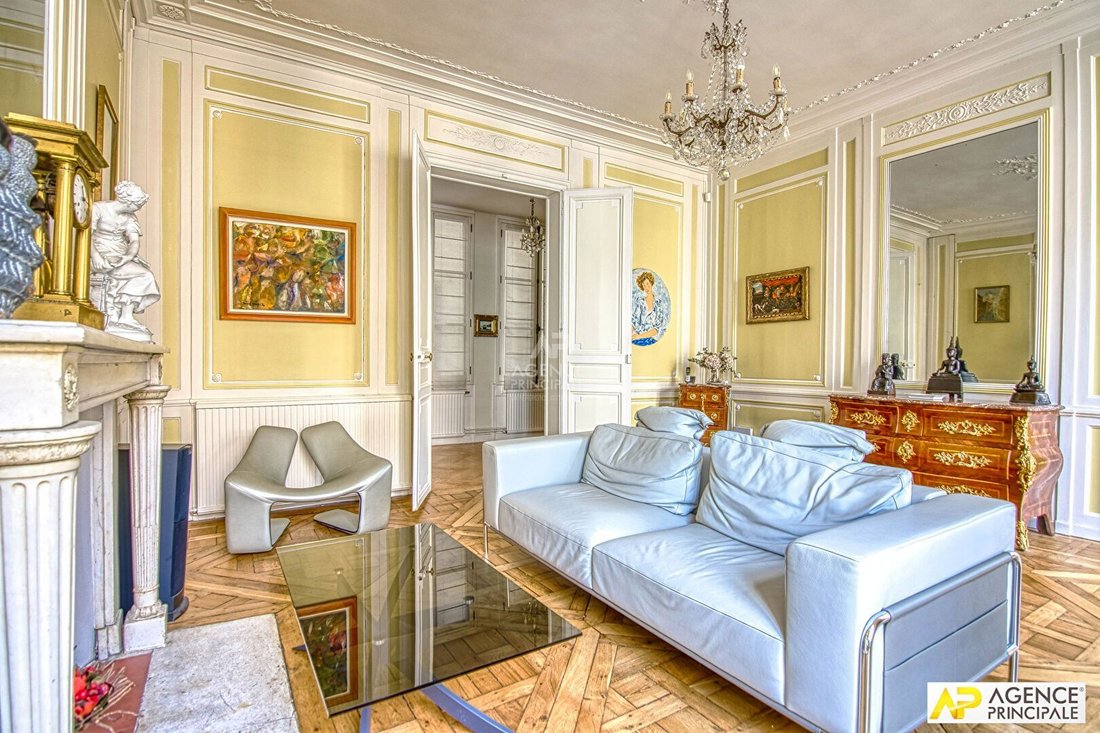 Apartment in Domaine National du Château, Versailles, France 4 - 18660283