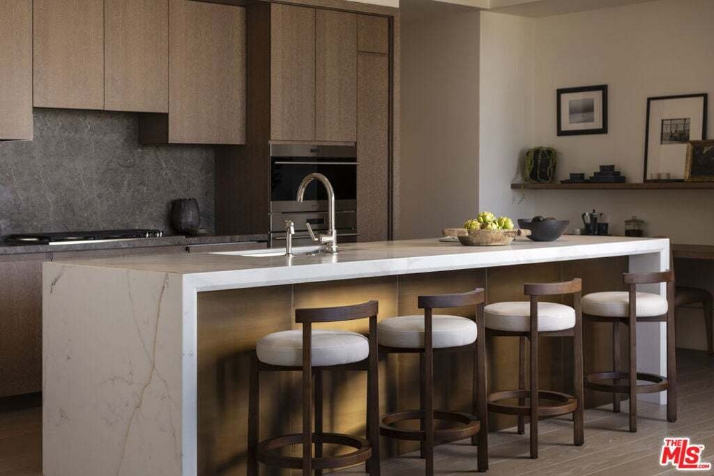 Condo in Los Angeles, California, United States 3 - 18665738